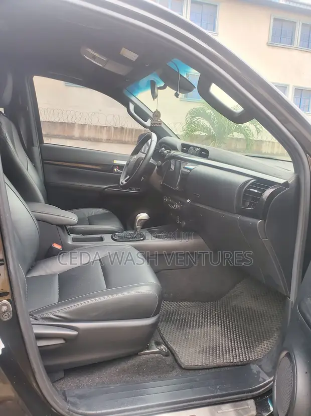 Toyota Hilux Revo Smart Cab Diesel 2.8 RWD 2019 Black - 1