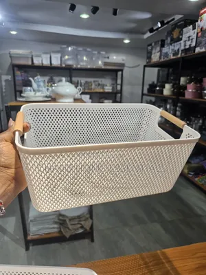 Farar Kwandon Ajiya na Filastik da Hannun Katako