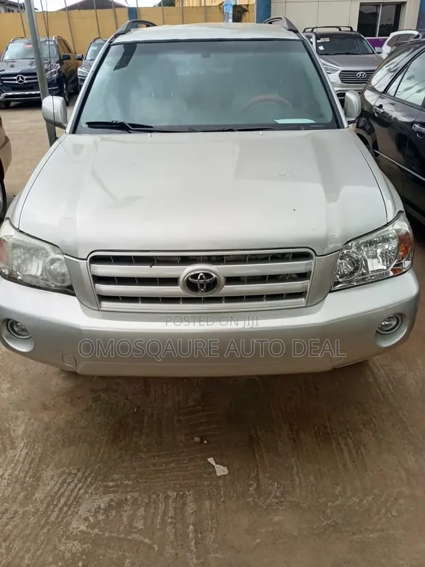 Toyota Highlander 2004 Silver - 1