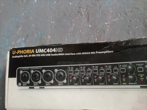 Behringer UMC404HD Audio Interface - 1