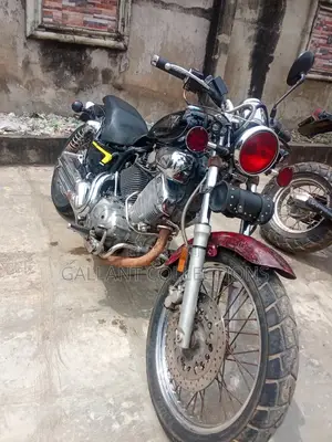 Yamaha Virago 535 Cruiser Motorcycle (2000)