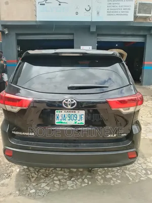 2015 Toyota Highlander LE SUV - Black