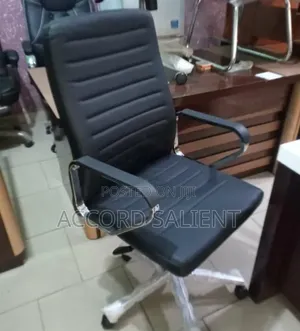 Executive Swivel Office Chair - Sabon Kayayyaki