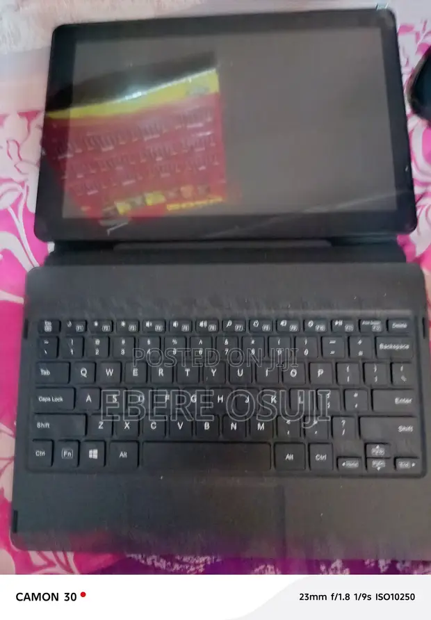 Ventura Detachable Laptop 4GB RAM, Intel Pentium, 60GB SSD (Maɓallan Jiki Mara Aiki) - 1