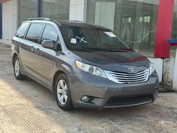 Toyota Sienna 2010 Gray - 1