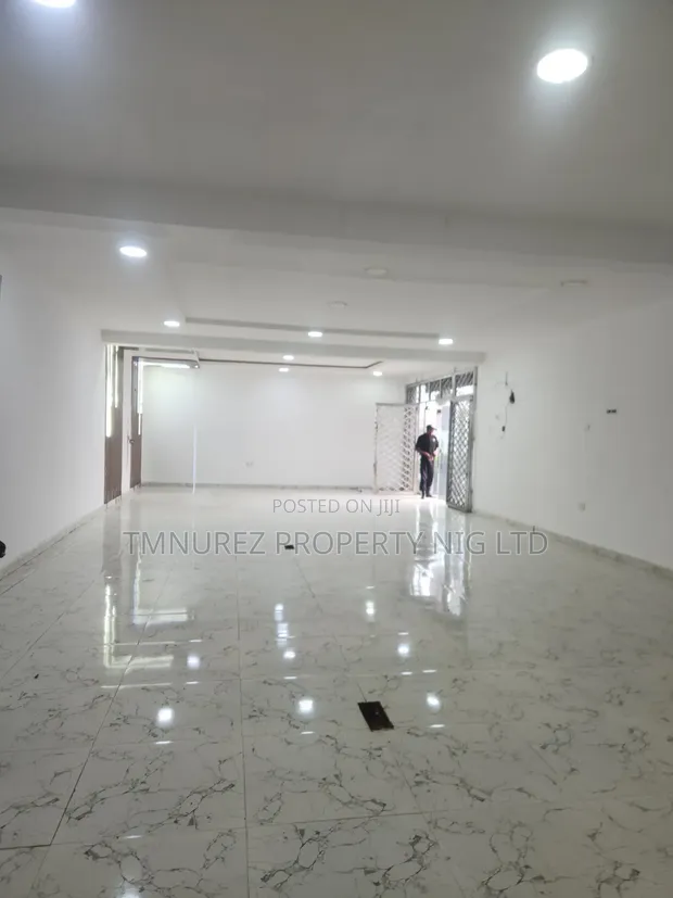 Wurin Siyarwa na Kasa don Hayarwa, Lekki Phase 1 - 1