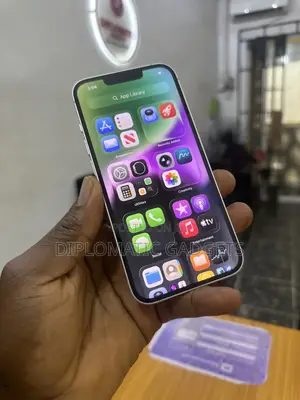 Apple iPhone 14 256GB White (UK Standard)