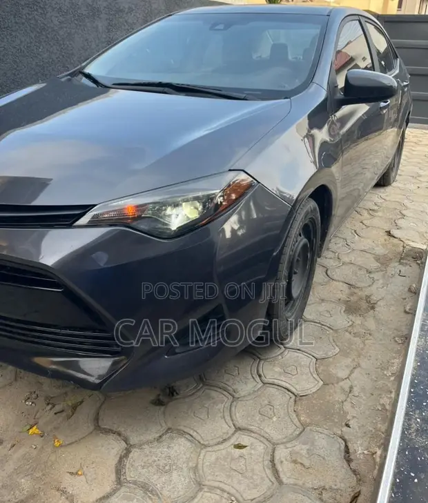 2019 Toyota Corolla LE (1.8L) Gray - 1