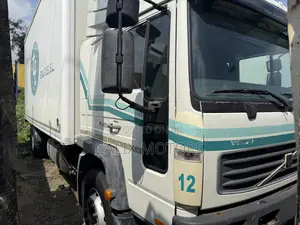 Foreign Used Volvo FL250 Refrigerator Truck