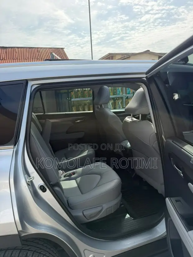 Toyota Highlander Platinum AWD 2024 Silver - 1