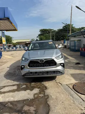 2024 Toyota Highlander Platinum AWD Silver