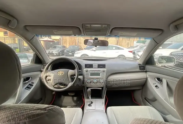 Toyota Camry 2009 Silver - 1