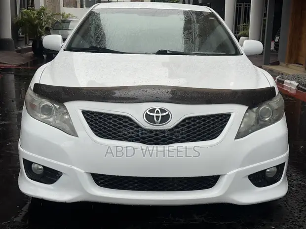 2010 Toyota Camry SE Sedan - 1