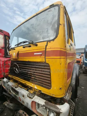 Mercedes-Benz Truck Cap and Chassis - Manual Injector