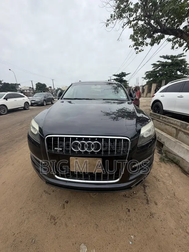 2010 Audi Q7 Black - 1