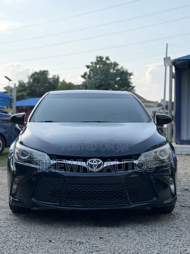2017 Toyota Camry SE Sedan - Amfani Da Aka Yi A Kasashen Waje - 1