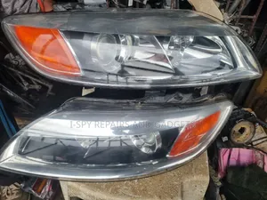 Set Farar Fitila na Audi Q7 (Model 2010)