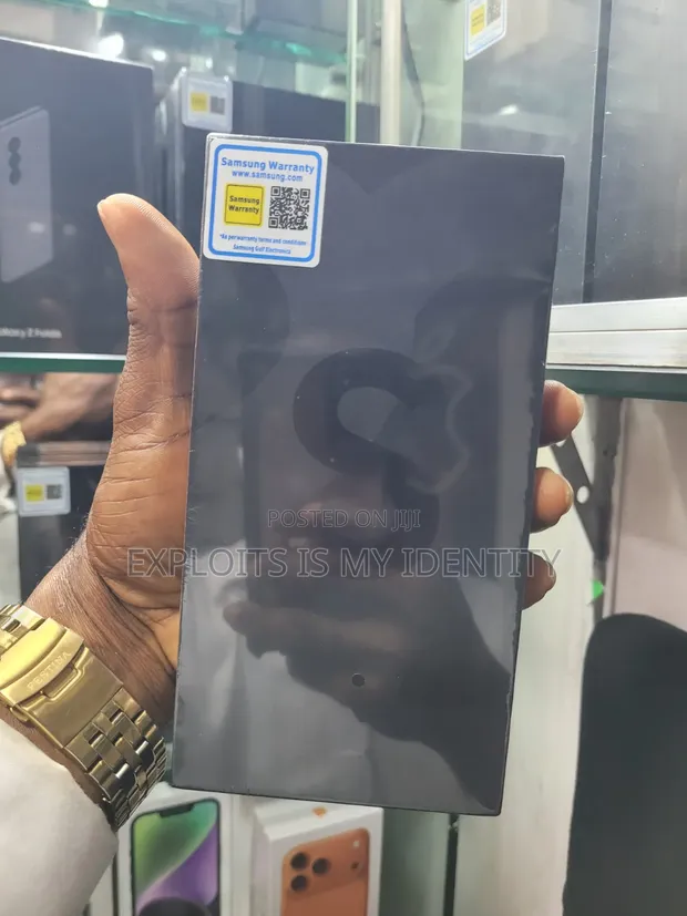 New Samsung Galaxy S22+ 5G 256GB Black - 1