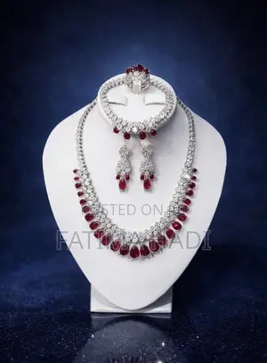 Lux Zirconia 4-Piece Kayi na Kayan Kwalliya