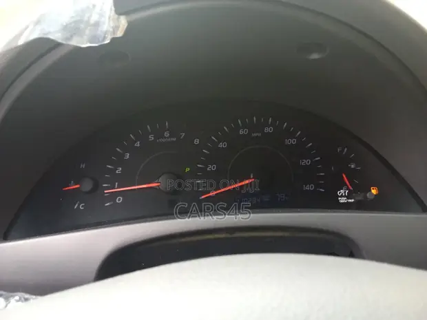 Toyota Camry 2011 Silver - 1