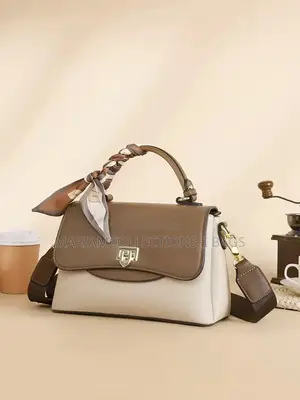 Jakar Hannu Ta Faux Leather Mai Launi na Bronze Da Tsakiya Zipper Da Hannun Kafa