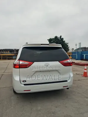 Toyota Sienna XLE Premium 2015 White