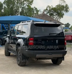 2025 Toyota Land Cruiser Prado Black