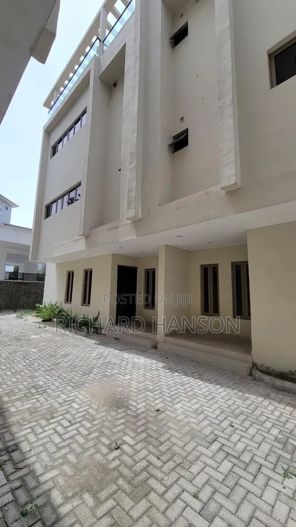 5-Bedroom Duplex for Rent in Banana Island - 1