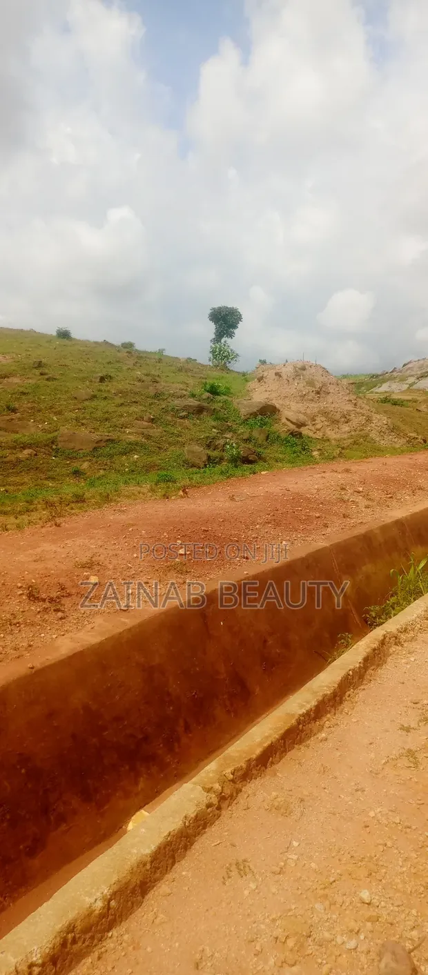 Filin Zama 250sqm na Siyarwa a Apo Wasa da C of O - 1