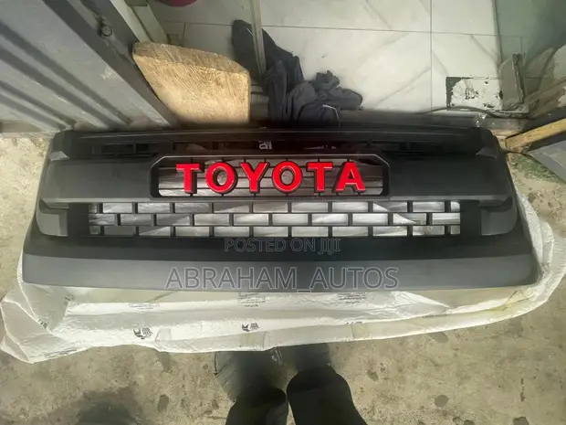 Grille na Toyota Tundra 2018 - 1