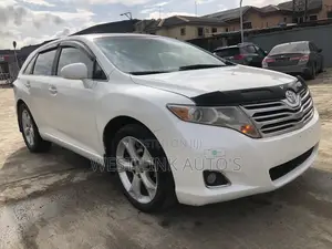 2010 Toyota Venza XLE White