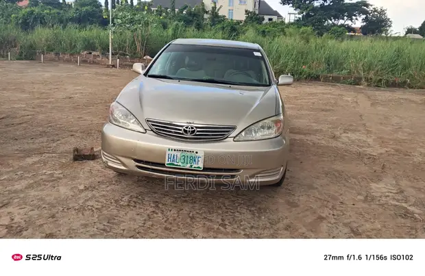 Toyota Camry 2004 Gold - 1