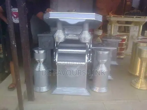 Executive Pulpit with Two Flower Vases - 1