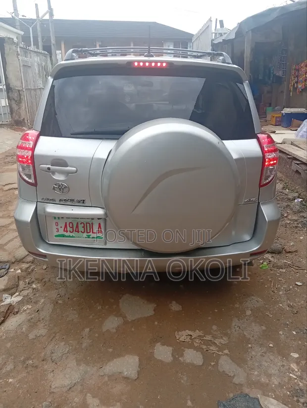 Toyota RAV4 2012 Silver - 1