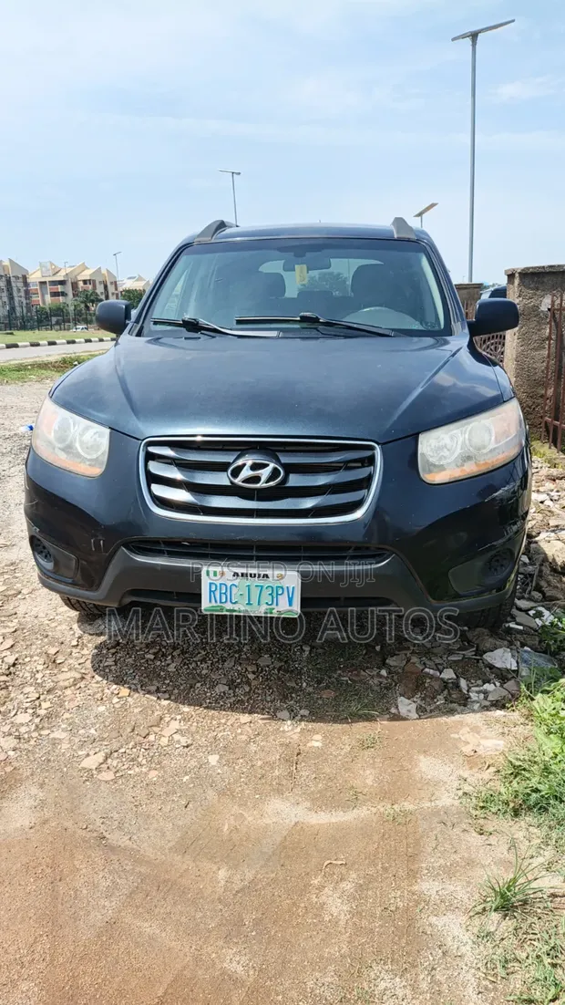 Hyundai Santa Fe 2012 Gray - 1