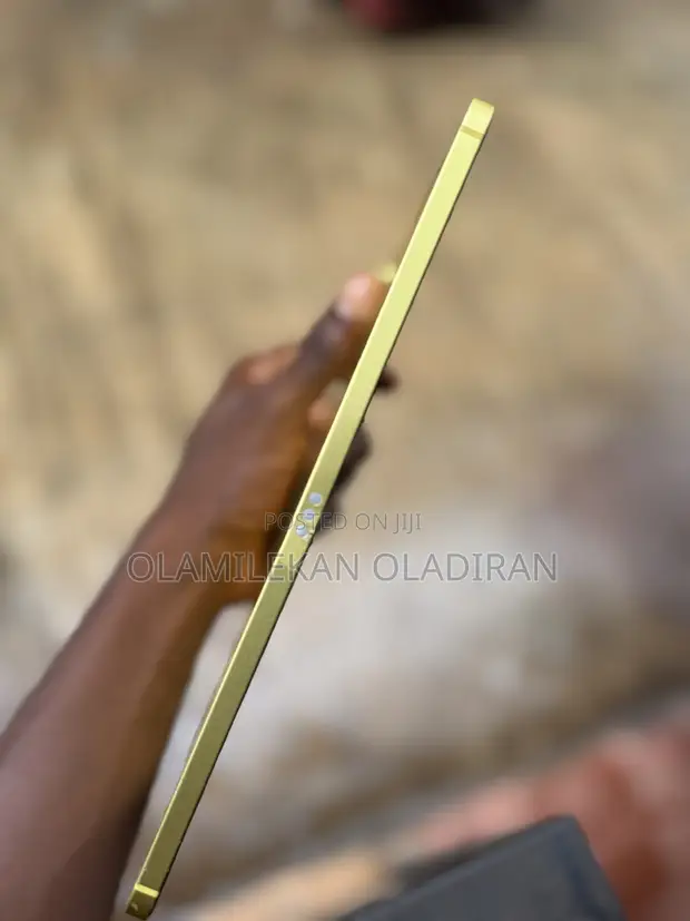 Apple iPad (2025) 64GB Yellow - 1