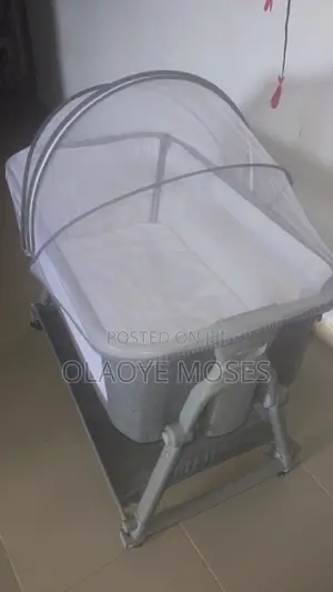 Baby Cot Mai Kyau da Aka Yi Amfani Dashi Mai Hannun Kunnawa tare da Net ɗin Zane