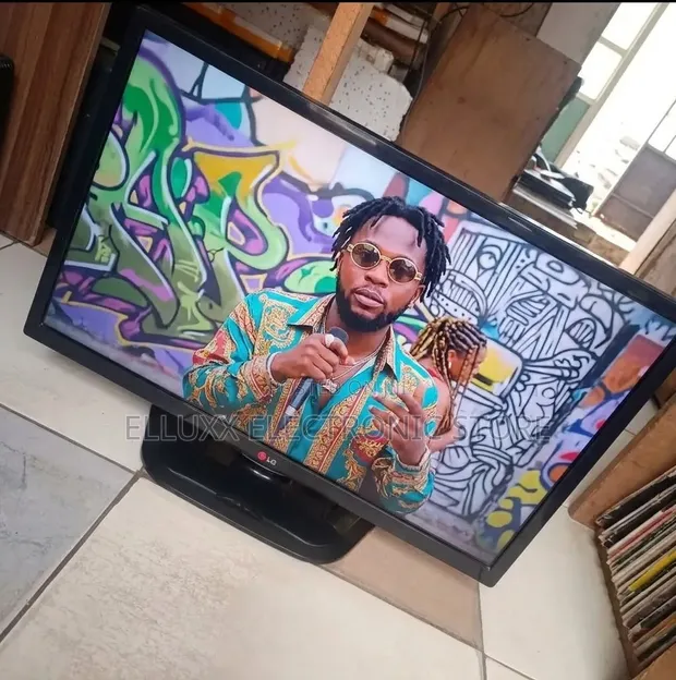 LG 32" HD LED TV - 1