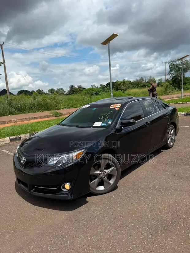 2013 Toyota Camry SE Sunroof - 1