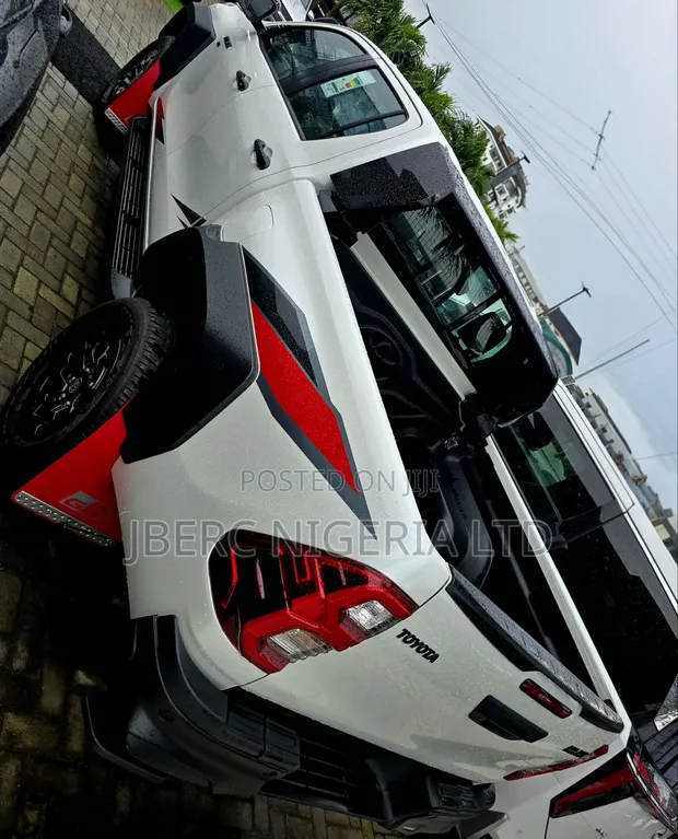 New Toyota Hilux GR SPORT II 2026 White - 1
