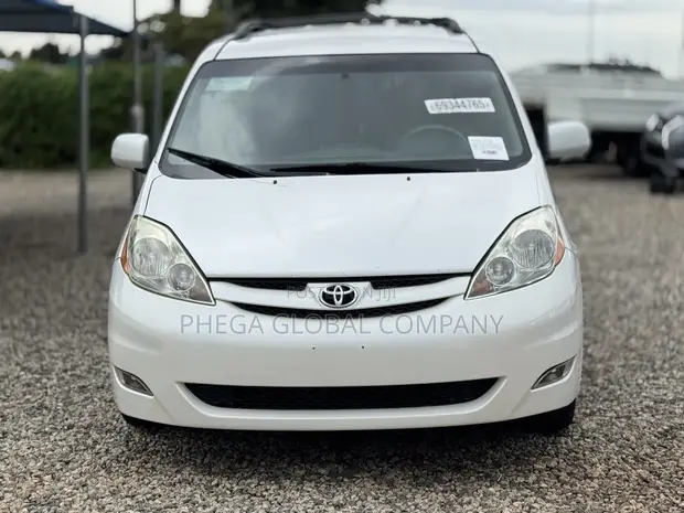 2007 Toyota Sienna XLE AWD - 1