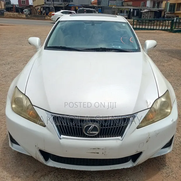 Lexus IS250 2012 White - 1