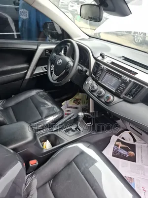2017 Toyota RAV4 XLE AWD (2.5L) Silver