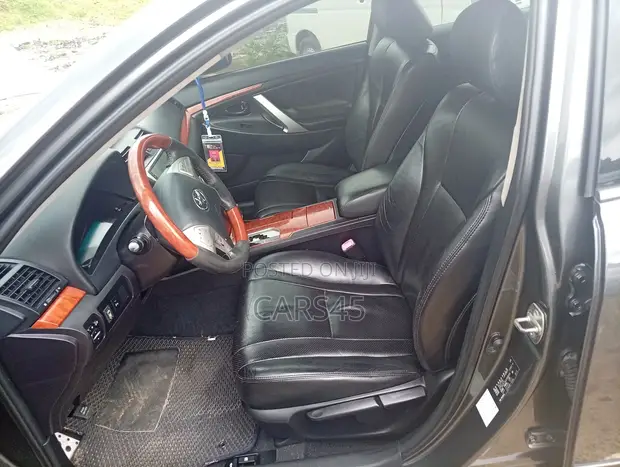 Toyota Camry 2012 Grey - 1