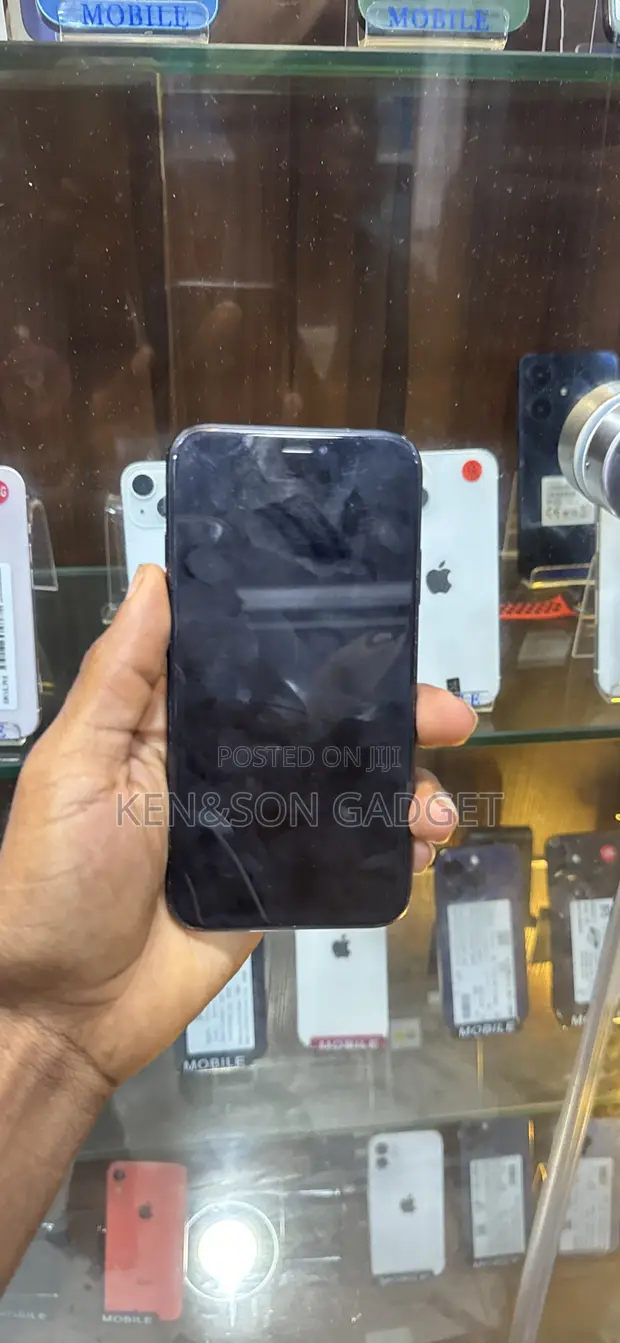 Apple iPhone XR 64GB Black - 1