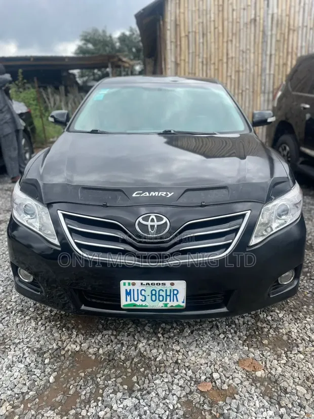 Toyota Camry 2011 XLE Black - 1
