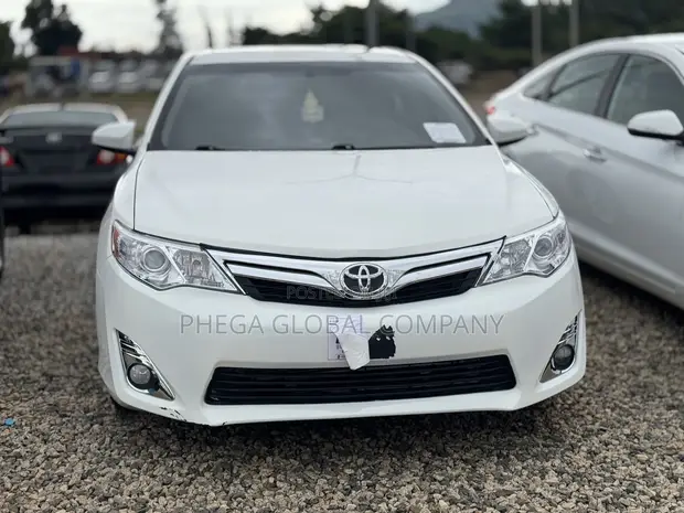 Toyota Camry XLE Farar Hada 2013 - 1