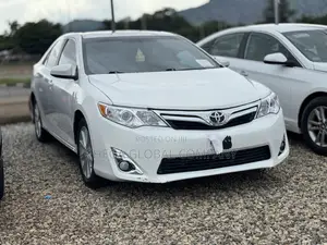 2013 Toyota Camry XLE White