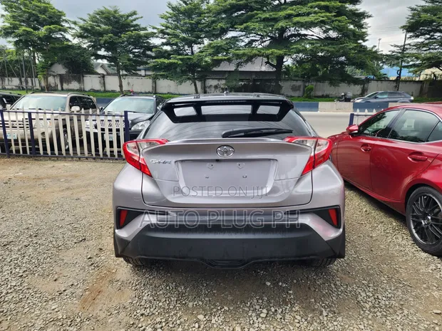 Toyota C-HR XLE FWD 2020 Silver - 1