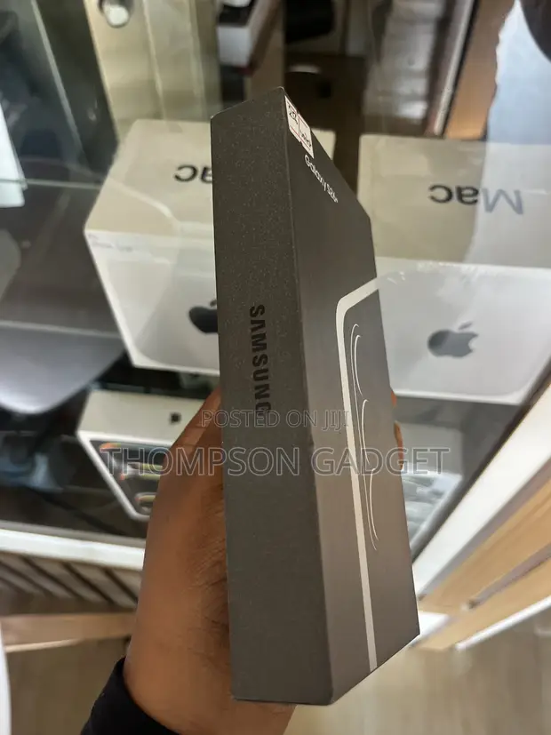 Sabuwar Samsung Galaxy S26+ 256GB Baƙi - 1